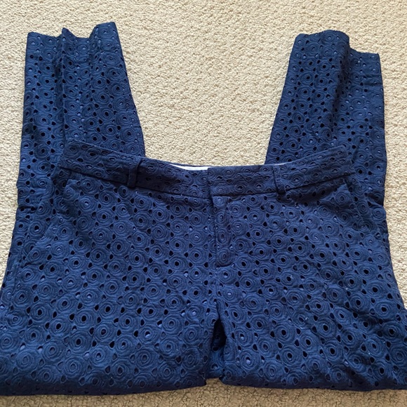Banana Republic Navy Eyelet Lace Hampton Pant in size 2 - Picture 2 of 8